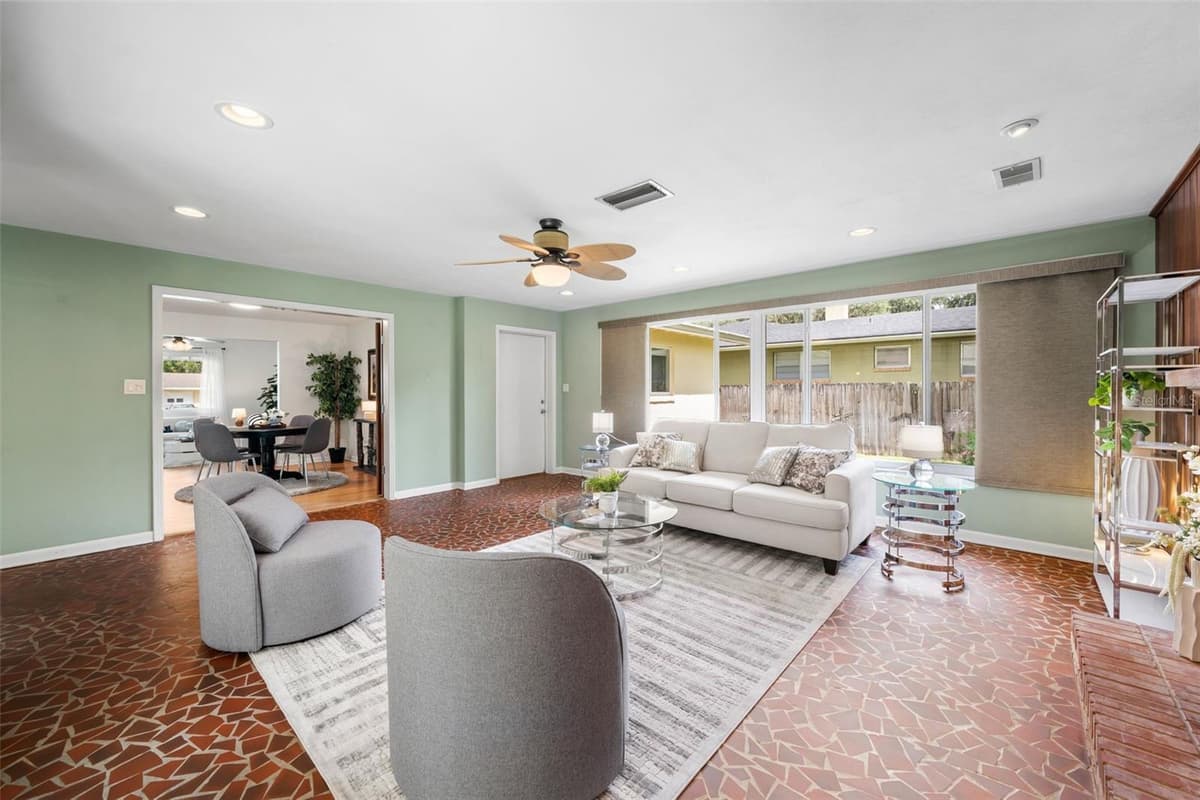 817 37TH DRIVE — photo 7 of 42