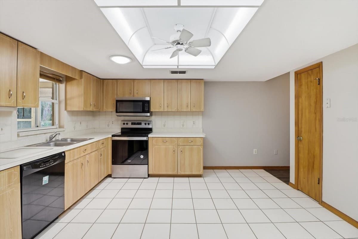 4179 WINDING OAKS DRIVE — photo 8 of 45