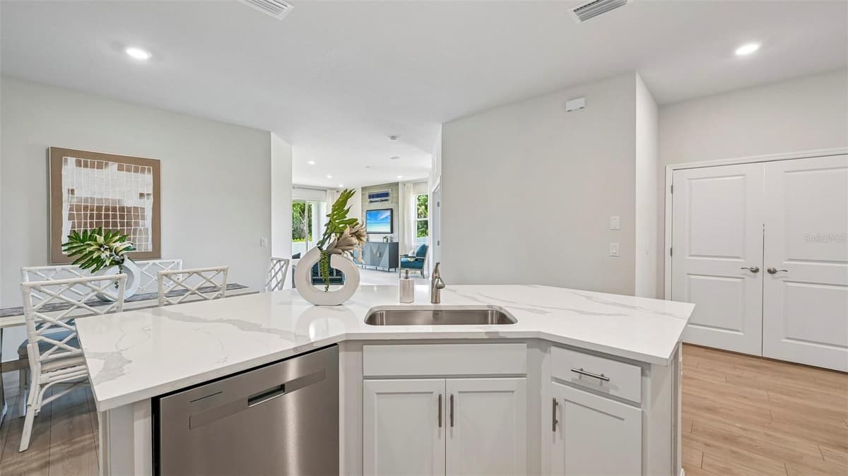 18335 TAVERNSIDE TRAIL — photo 8 of 53