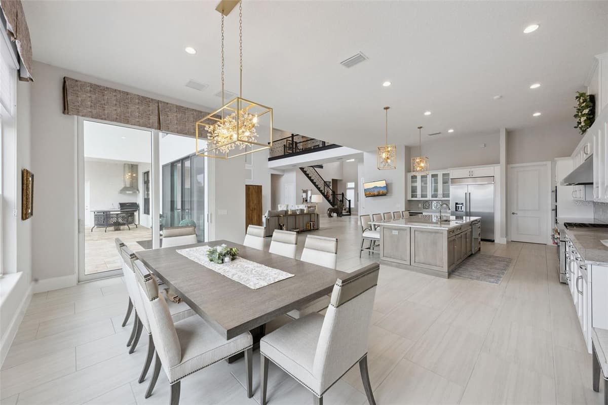 15421 PENDIO DRIVE — photo 15 of 60