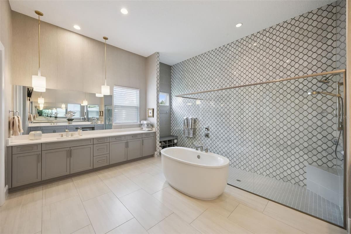 15421 PENDIO DRIVE — photo 23 of 60