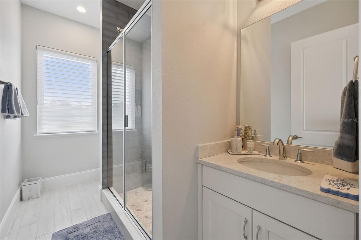 15421 PENDIO DRIVE — photo 28 of 60