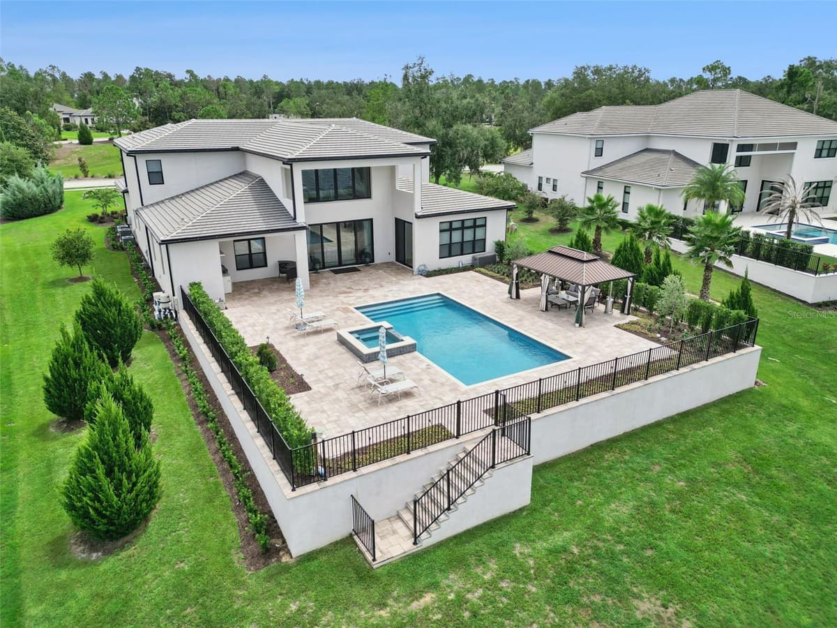 15421 PENDIO DRIVE — photo 4 of 60