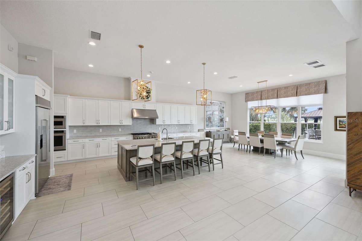 15421 PENDIO DRIVE — photo 10 of 60