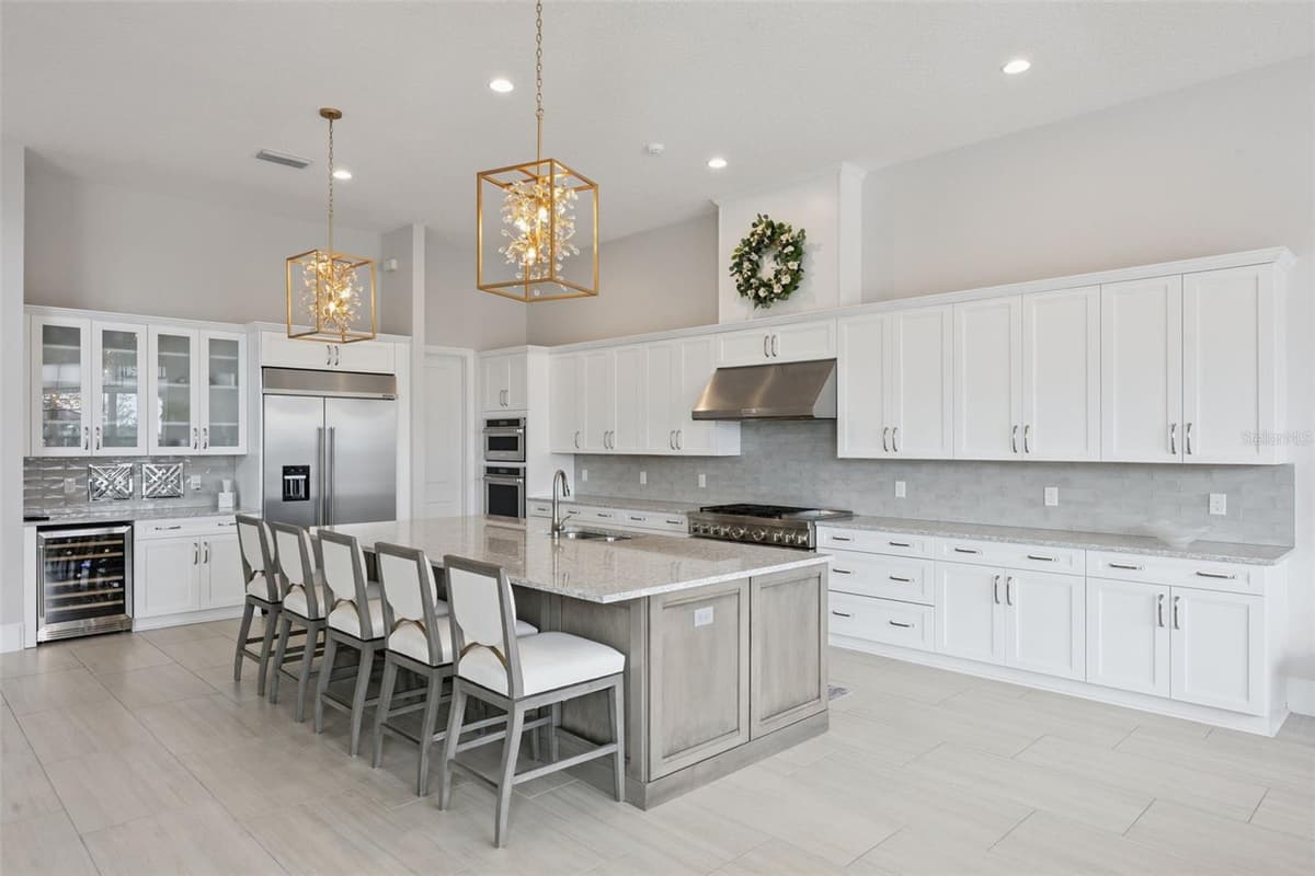 15421 PENDIO DRIVE — photo 13 of 60