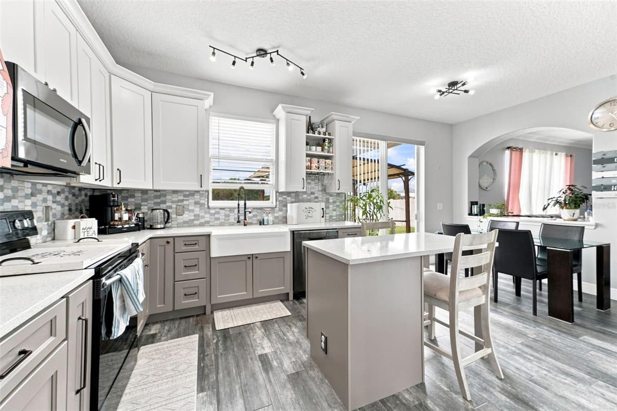 9773 BENNINGTON CHASE DRIVE — photo 9 of 39
