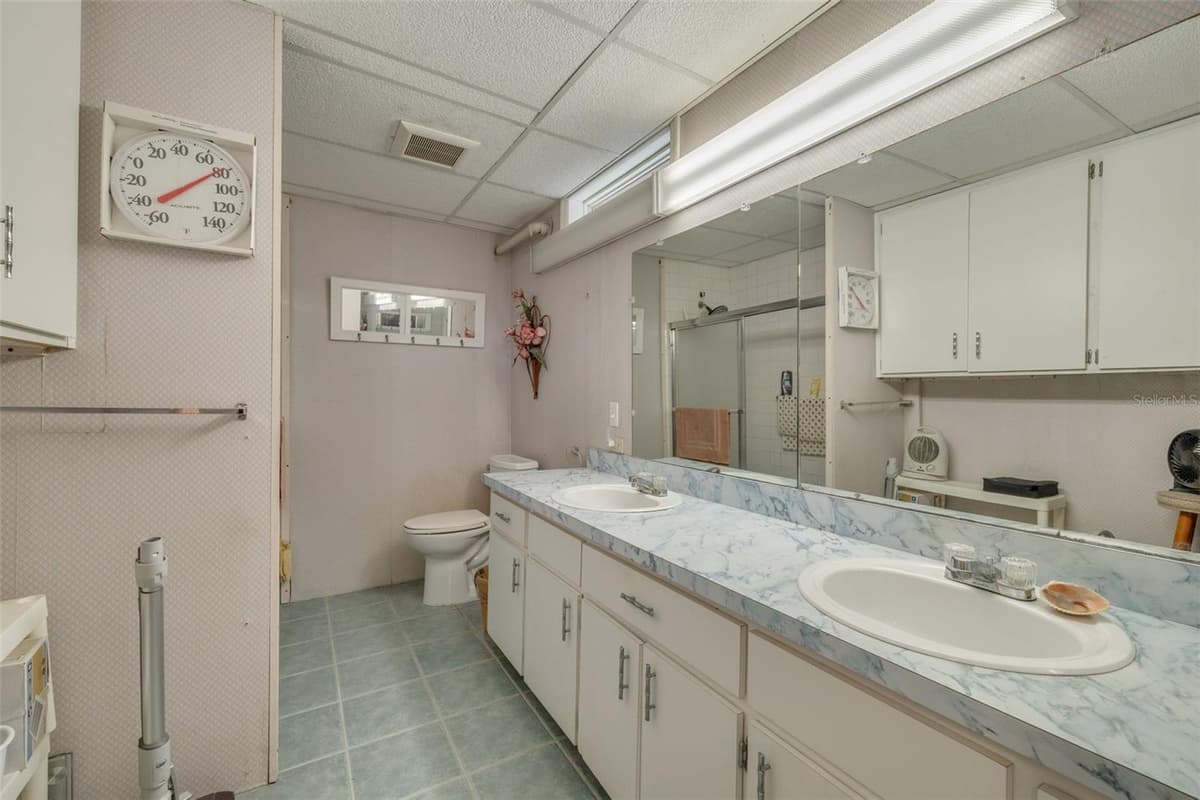 2865 BAY DRIVE — photo 35 of 38