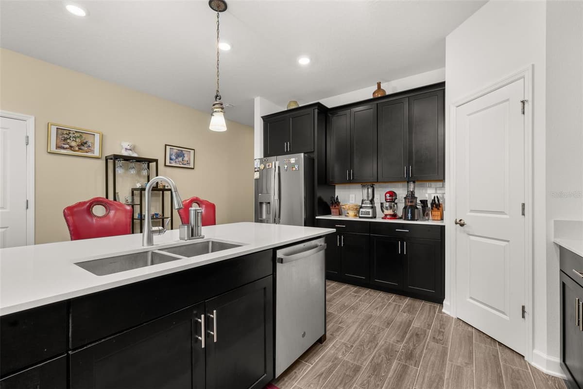 1739 GOOD NEIGHBOR LOOP — photo 11 of 40