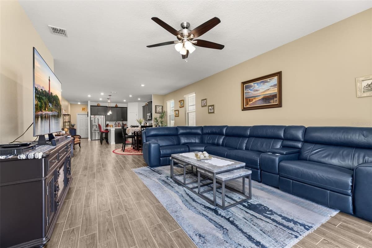 1739 GOOD NEIGHBOR LOOP — photo 4 of 40
