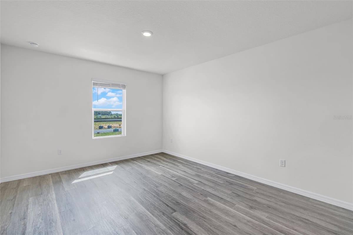 2582 OLYMPIC COURT — photo 27 of 32