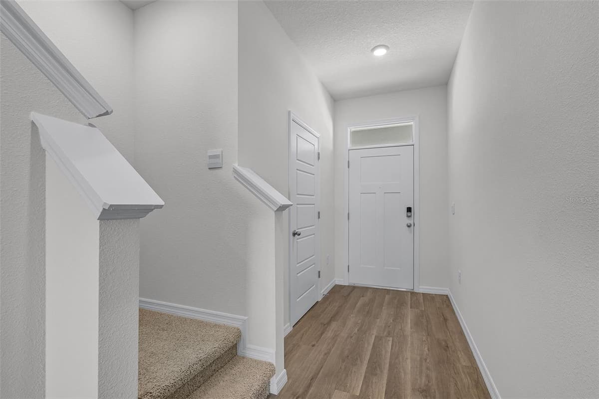 2582 OLYMPIC COURT — photo 3 of 32