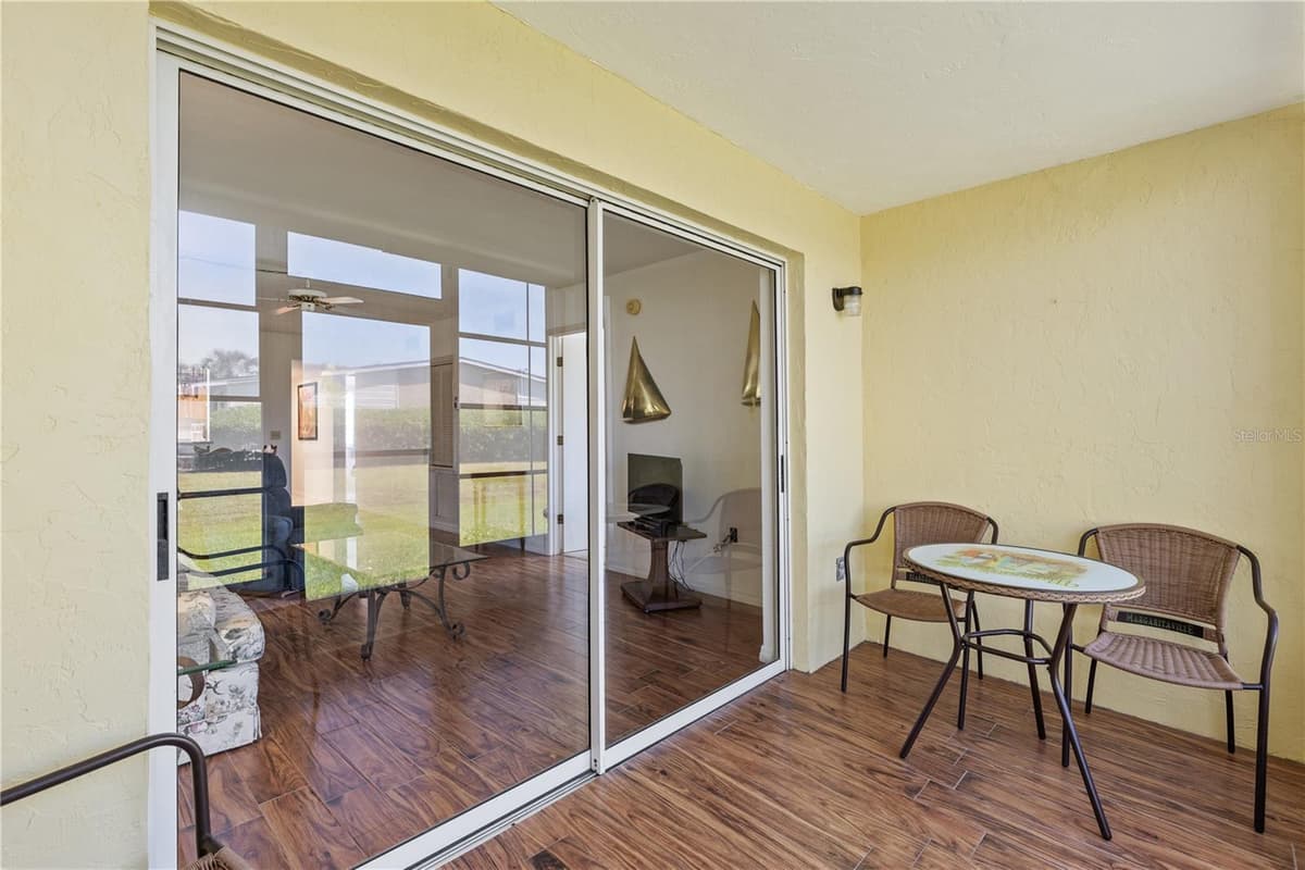 942 CAPRI ISLES BOULEVARD — photo 17 of 39