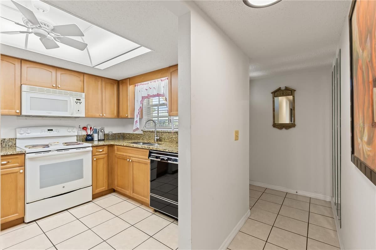 942 CAPRI ISLES BOULEVARD — photo 6 of 39