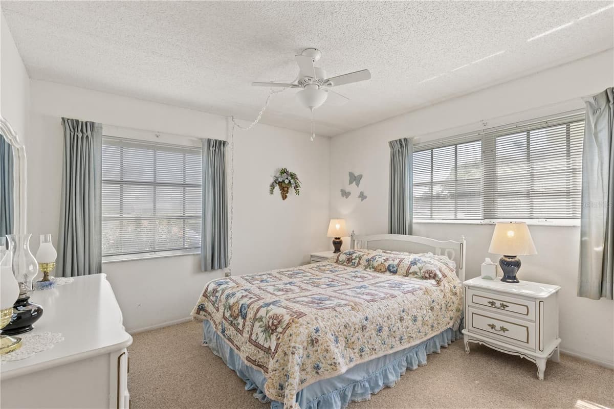 942 CAPRI ISLES BOULEVARD — photo 23 of 39