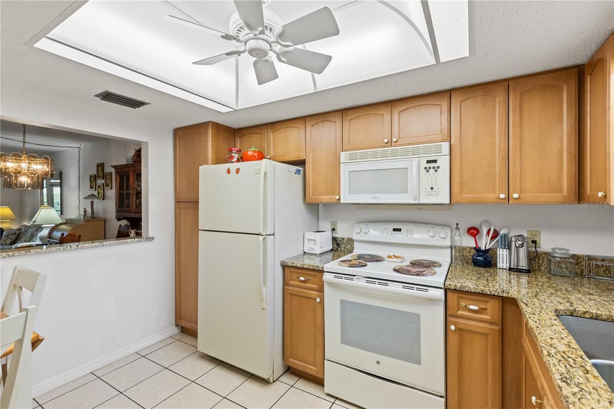 942 CAPRI ISLES BOULEVARD — photo 5 of 39