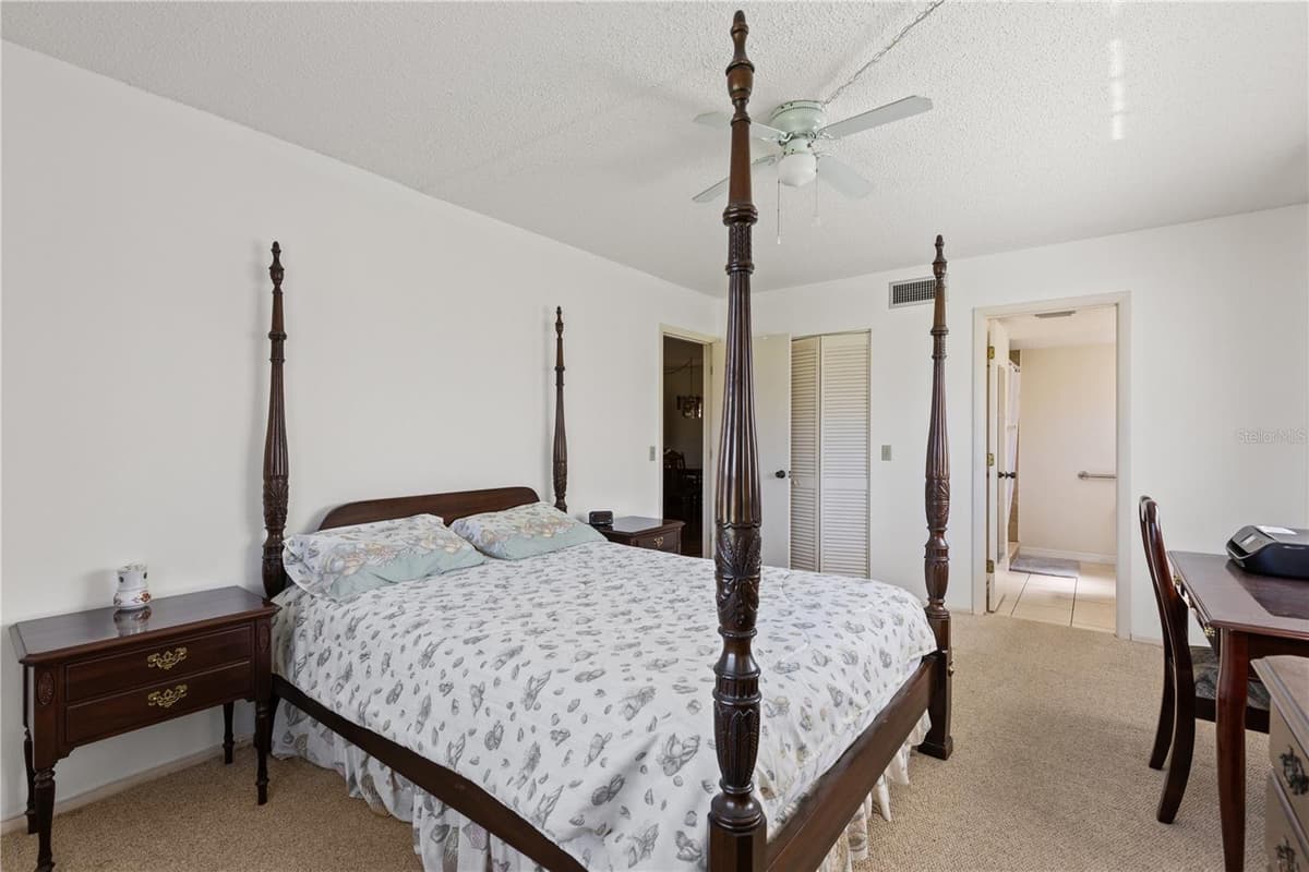 942 CAPRI ISLES BOULEVARD — photo 20 of 39