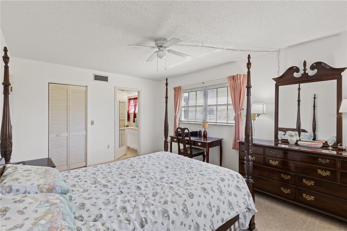 942 CAPRI ISLES BOULEVARD — photo 21 of 39