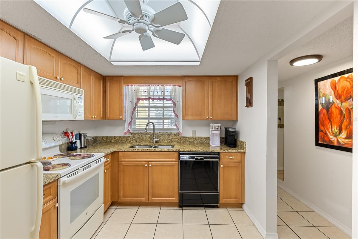 942 CAPRI ISLES BOULEVARD — photo 8 of 39