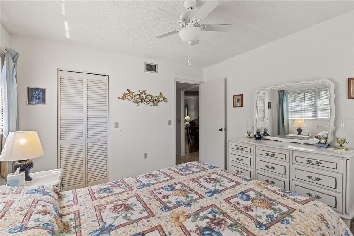 942 CAPRI ISLES BOULEVARD — photo 25 of 39