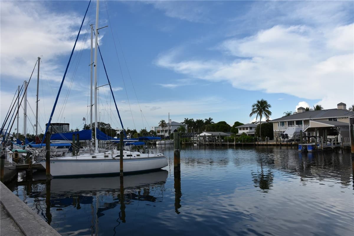 942 CAPRI ISLES BOULEVARD — photo 37 of 39