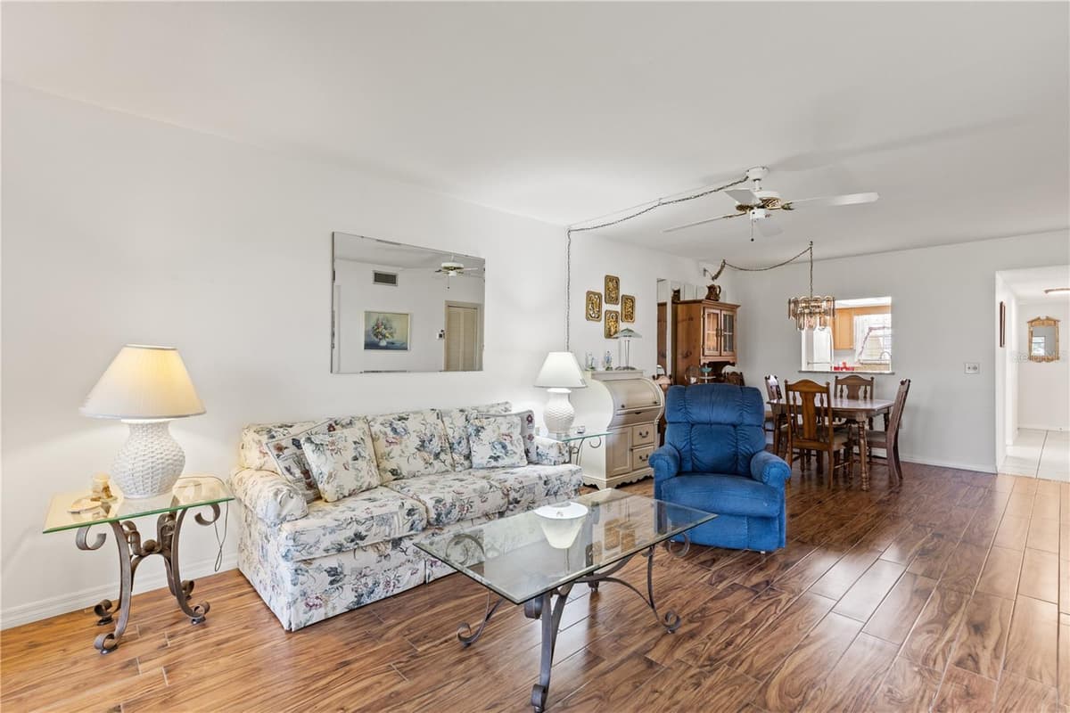 942 CAPRI ISLES BOULEVARD — photo 13 of 39