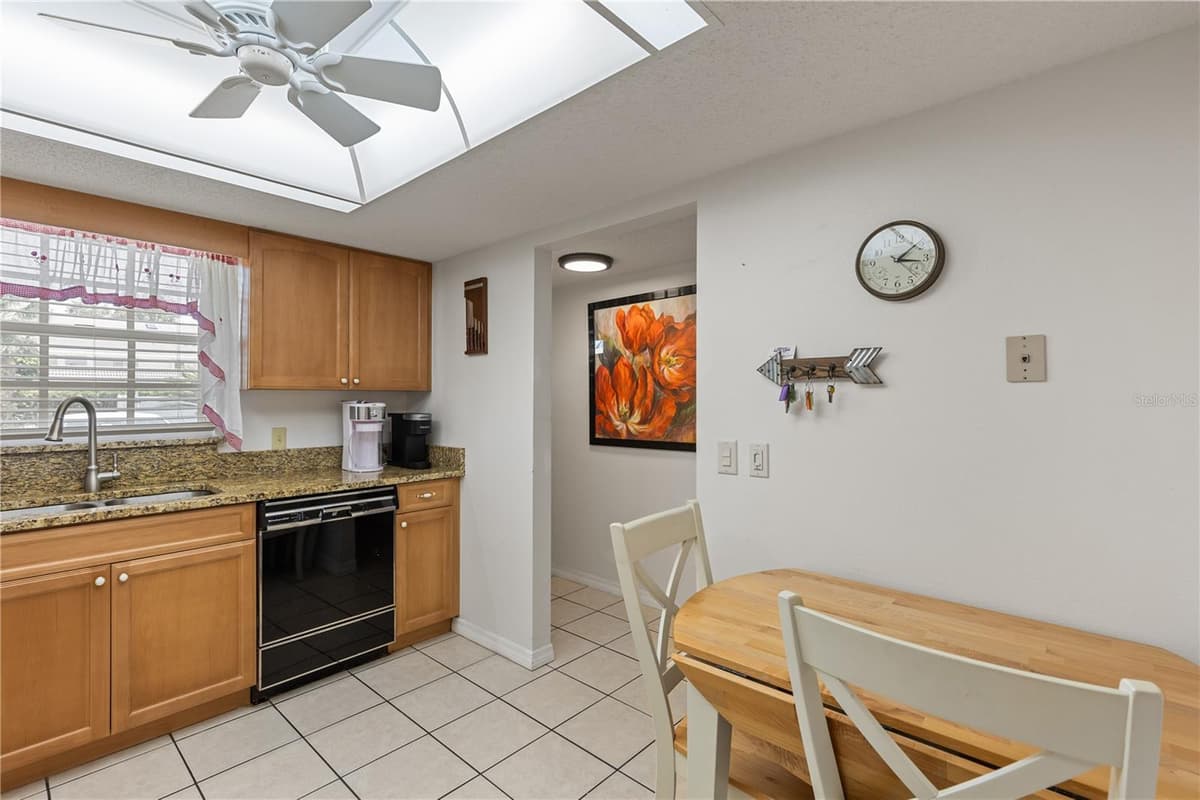 942 CAPRI ISLES BOULEVARD — photo 7 of 39