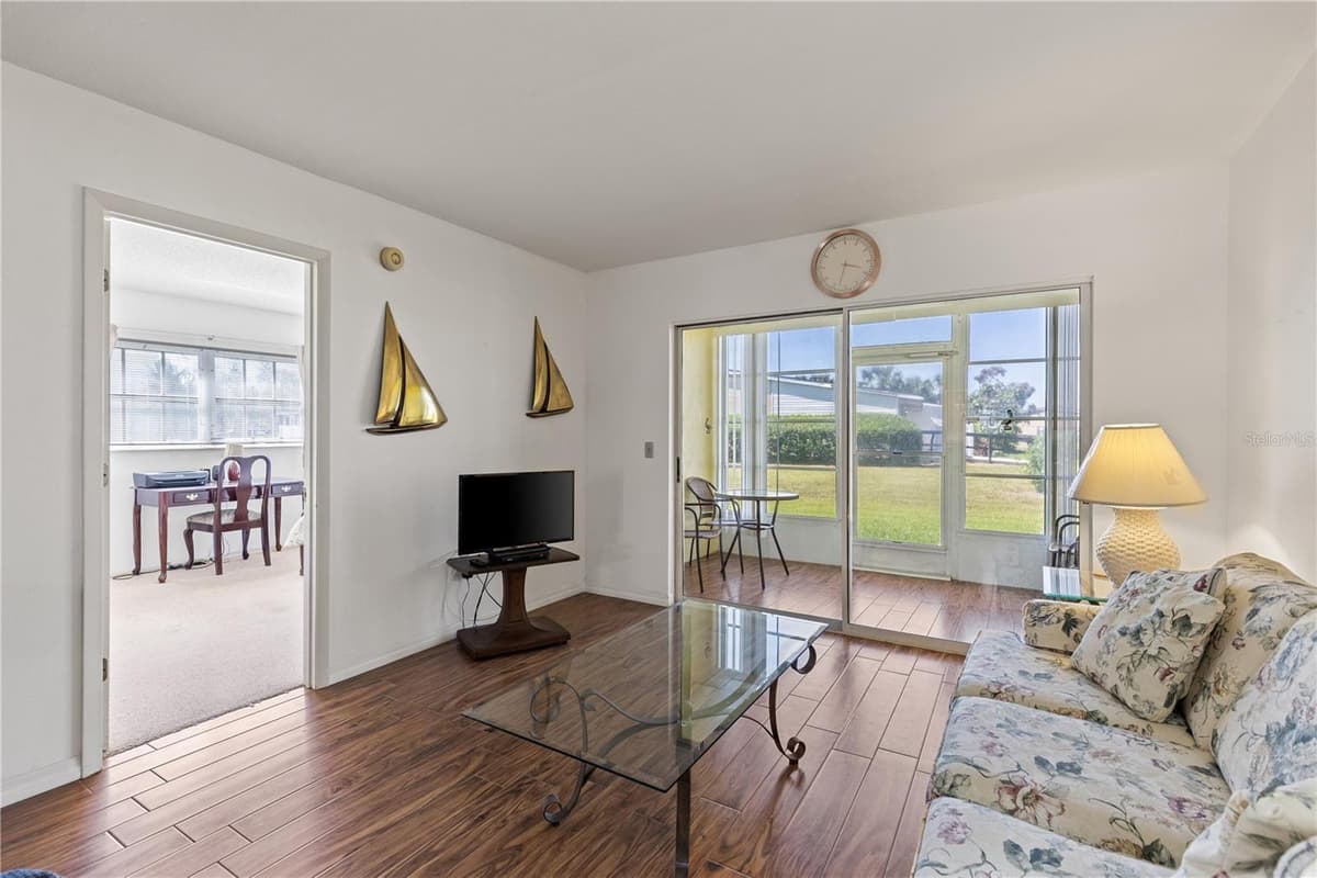 942 CAPRI ISLES BOULEVARD — photo 16 of 39