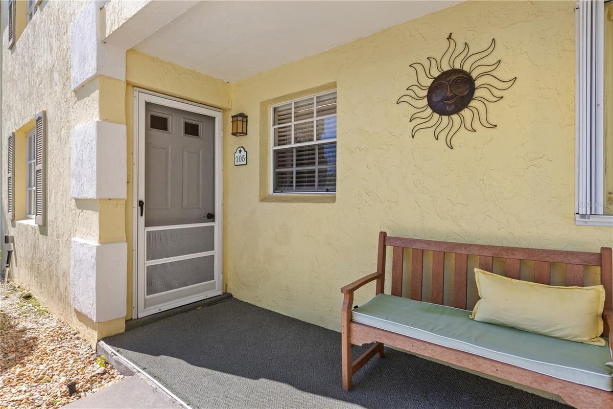 942 CAPRI ISLES BOULEVARD — photo 2 of 39