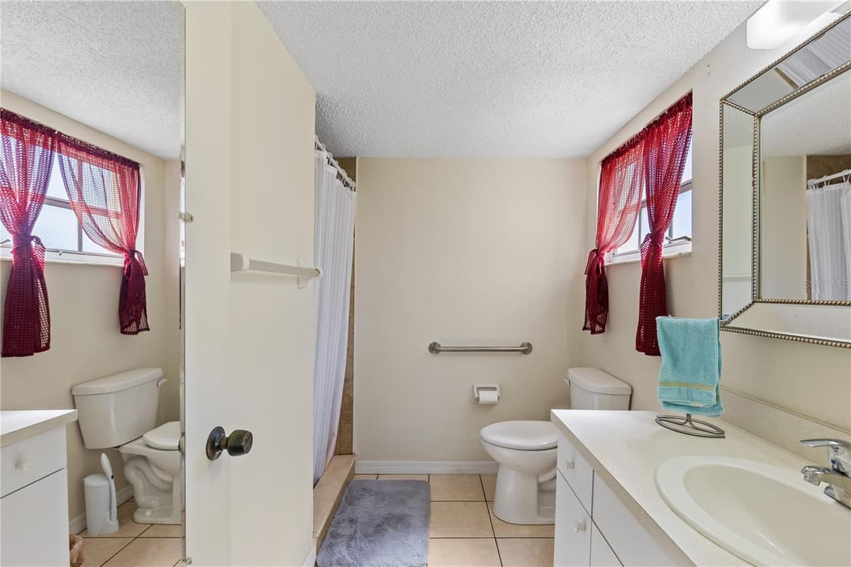 942 CAPRI ISLES BOULEVARD — photo 22 of 39