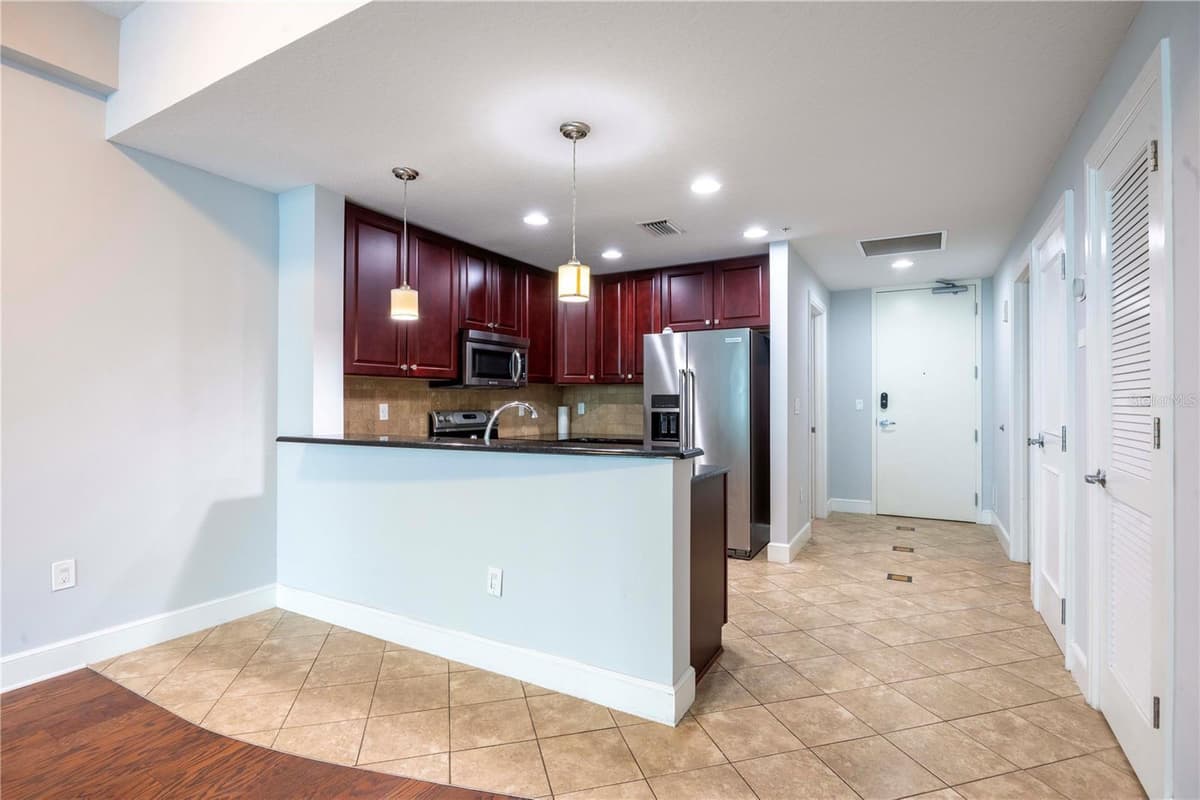 101 EOLA DRIVE — photo 6 of 30