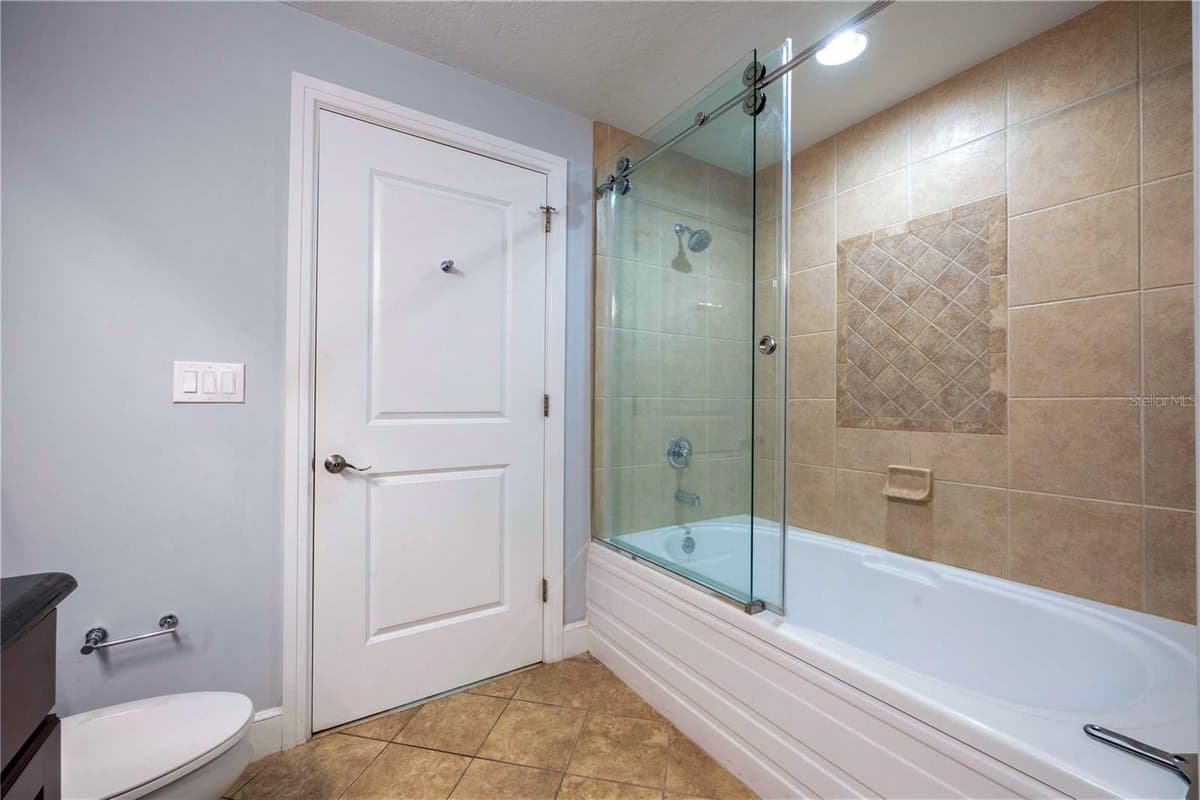 101 EOLA DRIVE — photo 13 of 30
