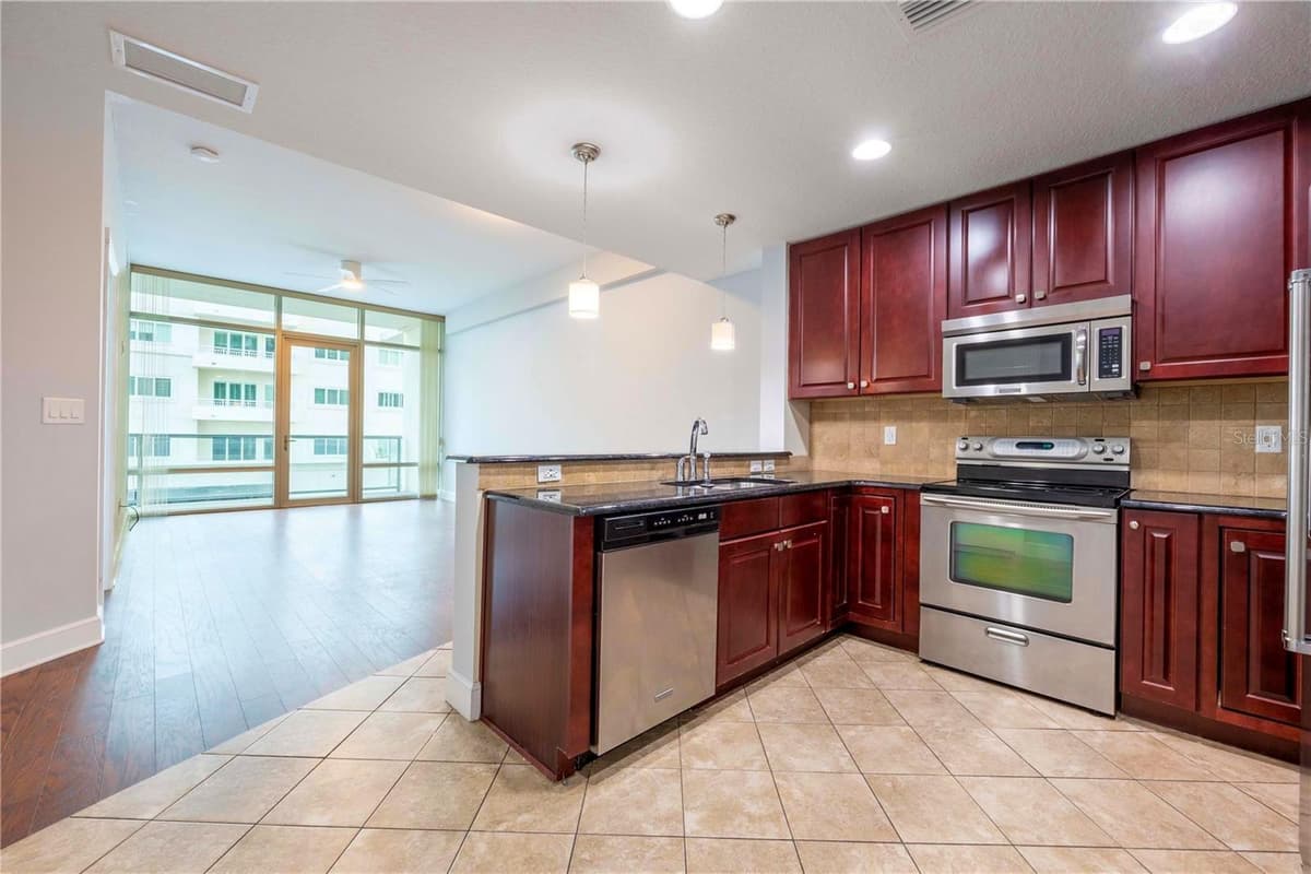101 EOLA DRIVE — photo 7 of 30