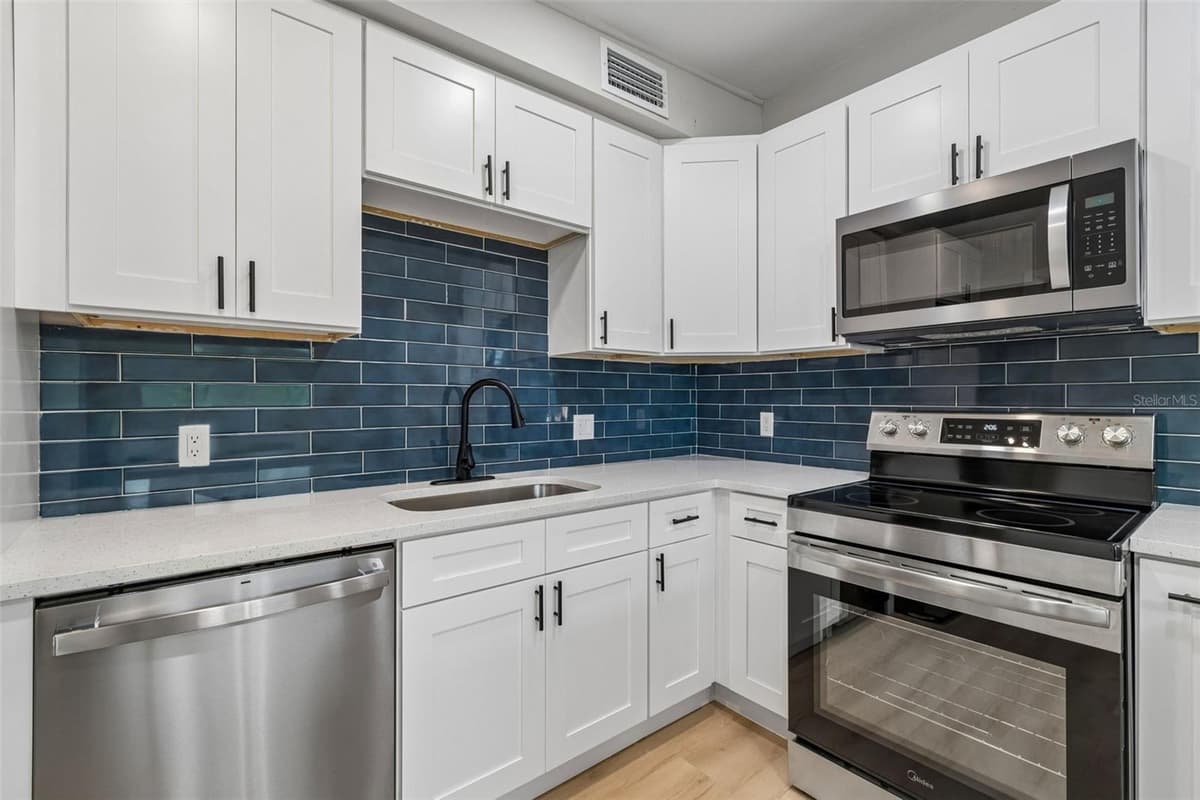 7812 EGYPT LAKE DRIVE — photo 12 of 55