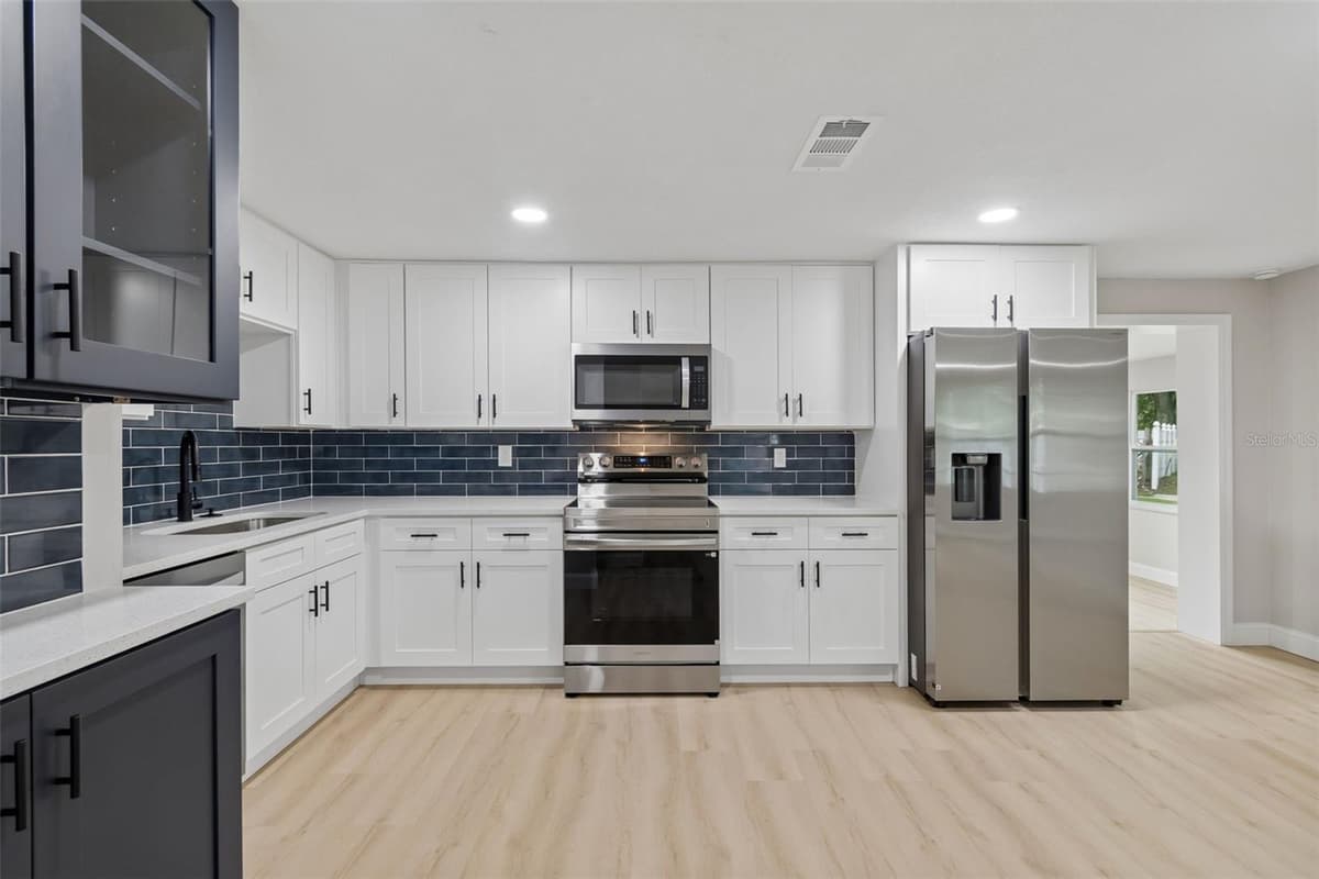 4504 ASHMORE DRIVE — photo 10 of 54