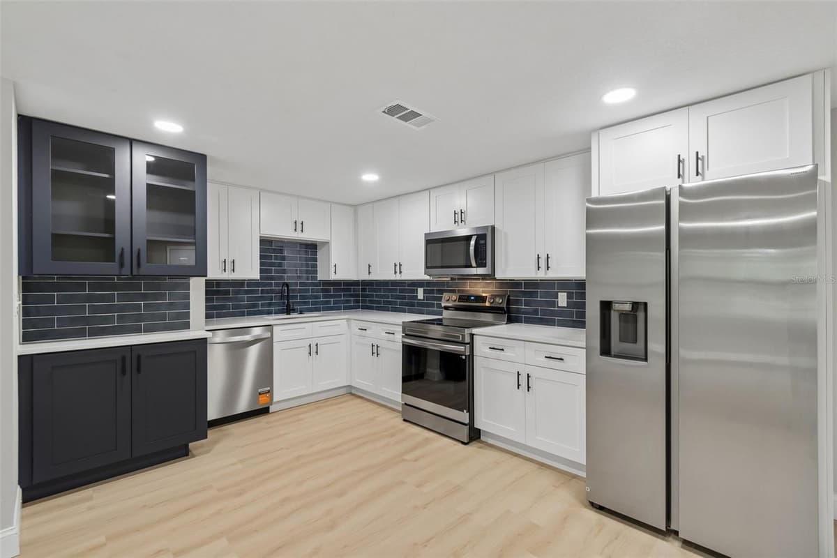 4504 ASHMORE DRIVE — photo 13 of 54