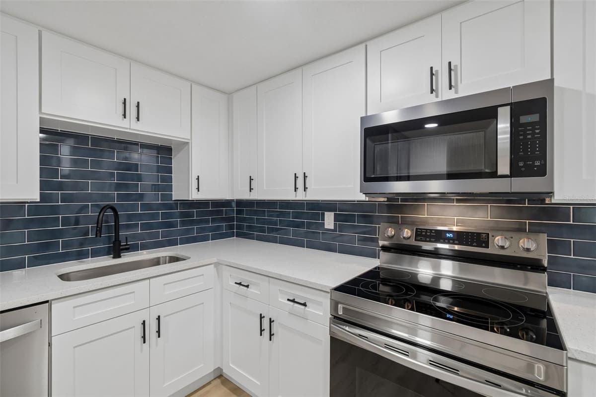 4504 ASHMORE DRIVE — photo 16 of 54