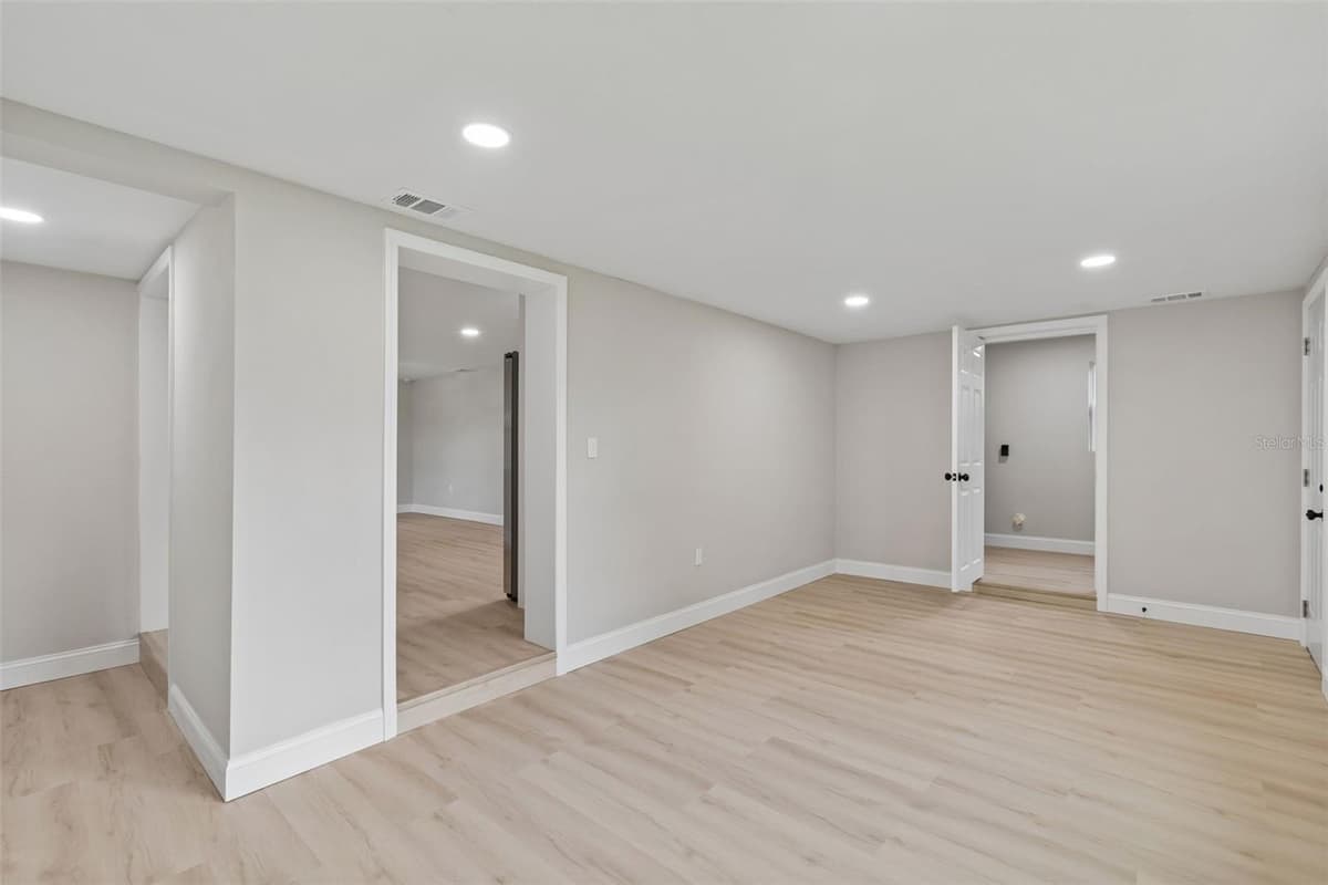 4504 ASHMORE DRIVE — photo 22 of 54
