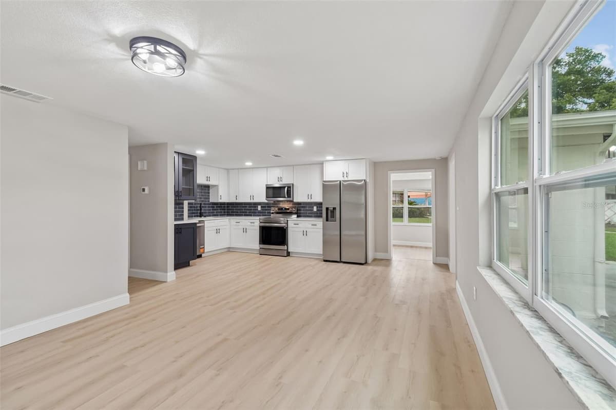 4504 ASHMORE DRIVE — photo 9 of 54