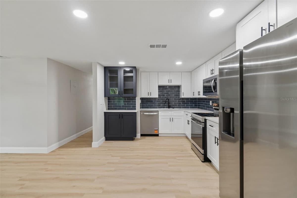 4504 ASHMORE DRIVE — photo 14 of 54