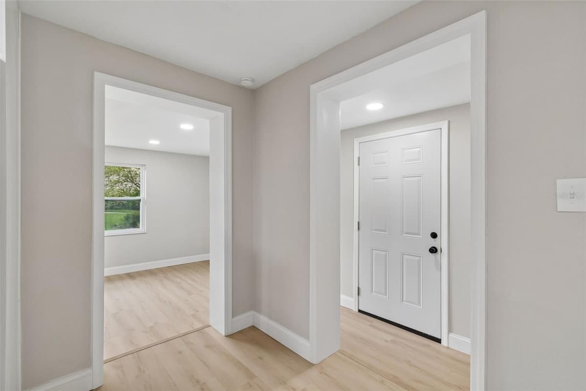 4504 ASHMORE DRIVE — photo 18 of 54