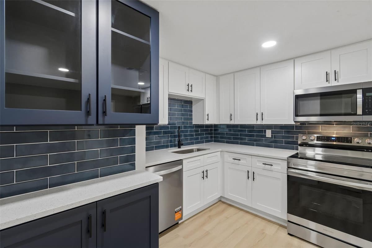 4504 ASHMORE DRIVE — photo 17 of 54