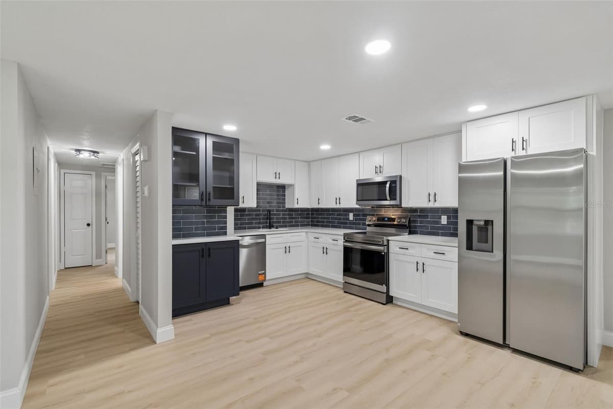 4504 ASHMORE DRIVE — photo 11 of 54