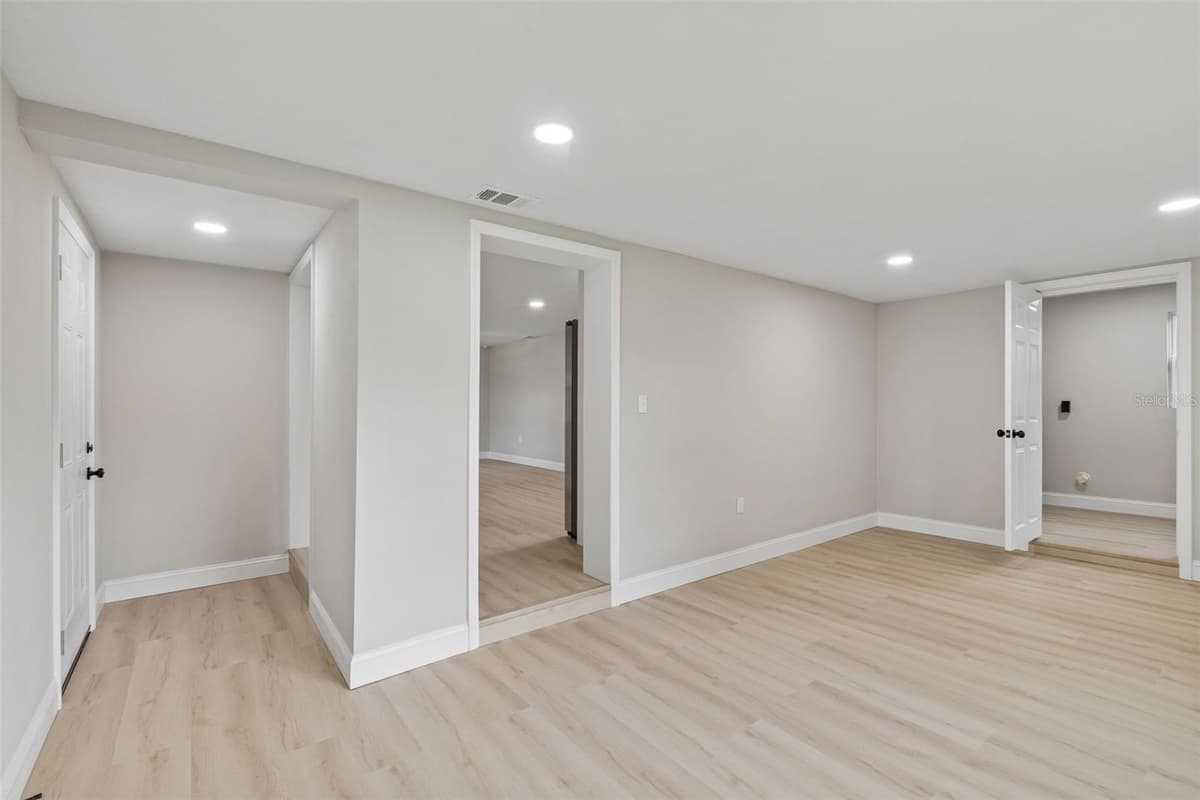 4504 ASHMORE DRIVE — photo 21 of 54