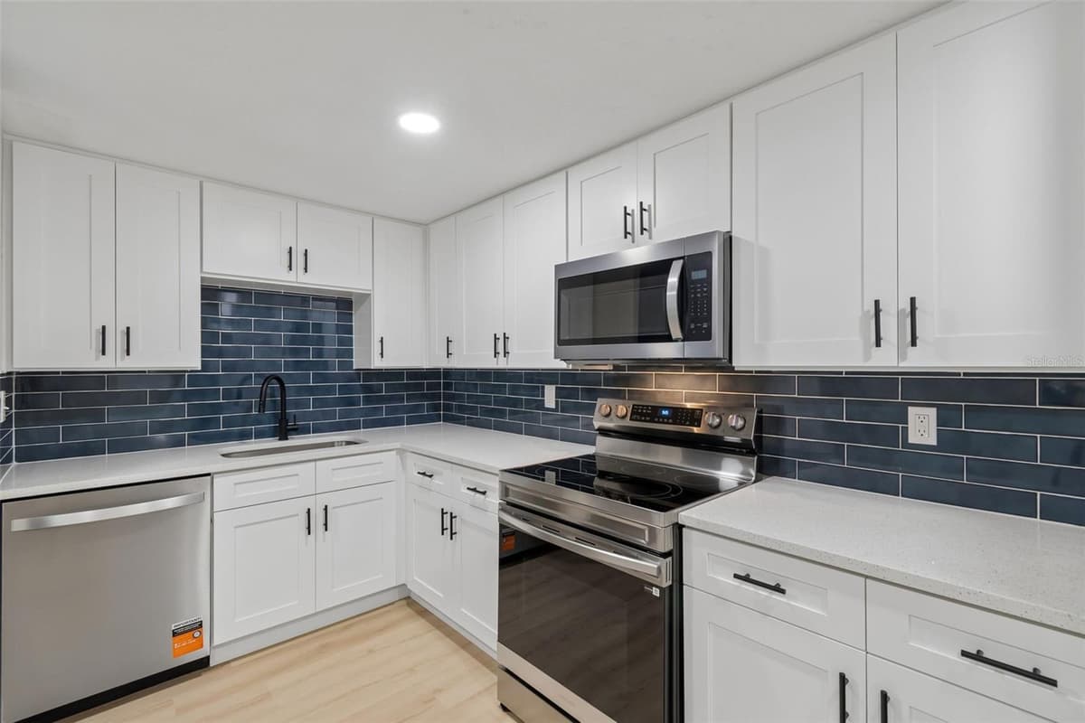 4504 ASHMORE DRIVE — photo 15 of 54