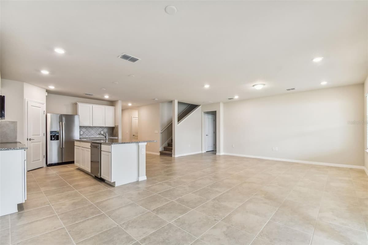 9881 HICKORY PINES AVENUE — photo 5 of 38