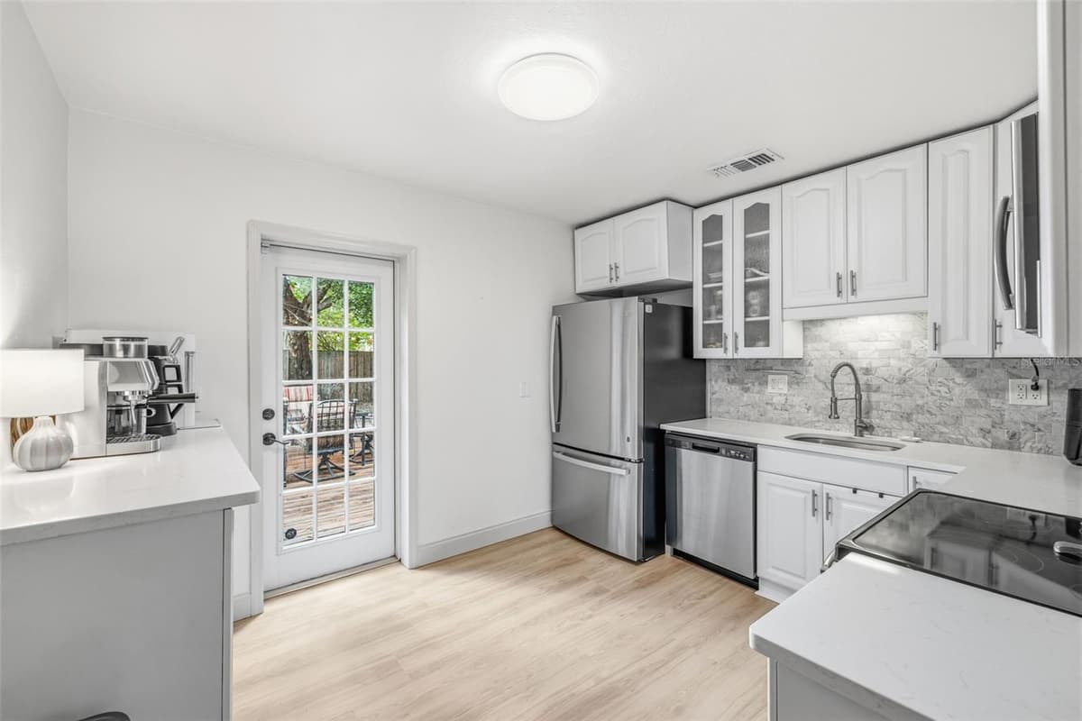 3913 WALLACE AVENUE — photo 11 of 25