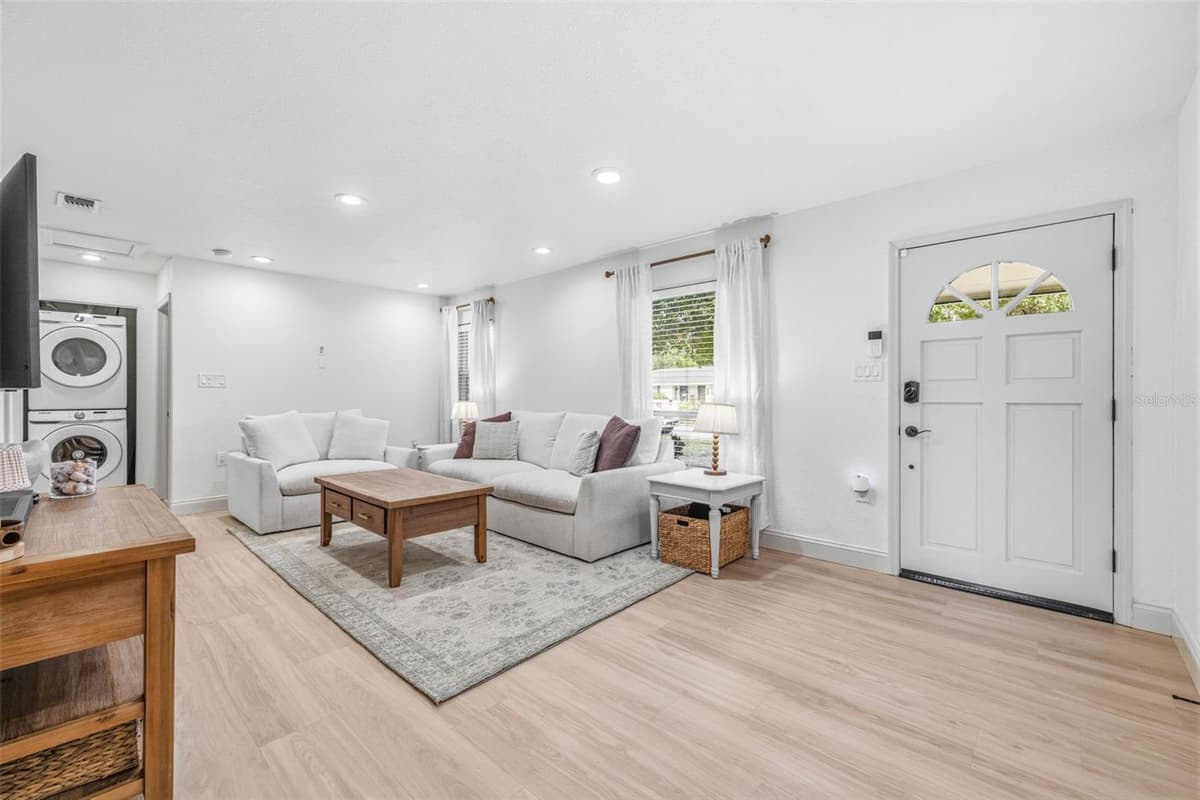 3913 WALLACE AVENUE — photo 5 of 25