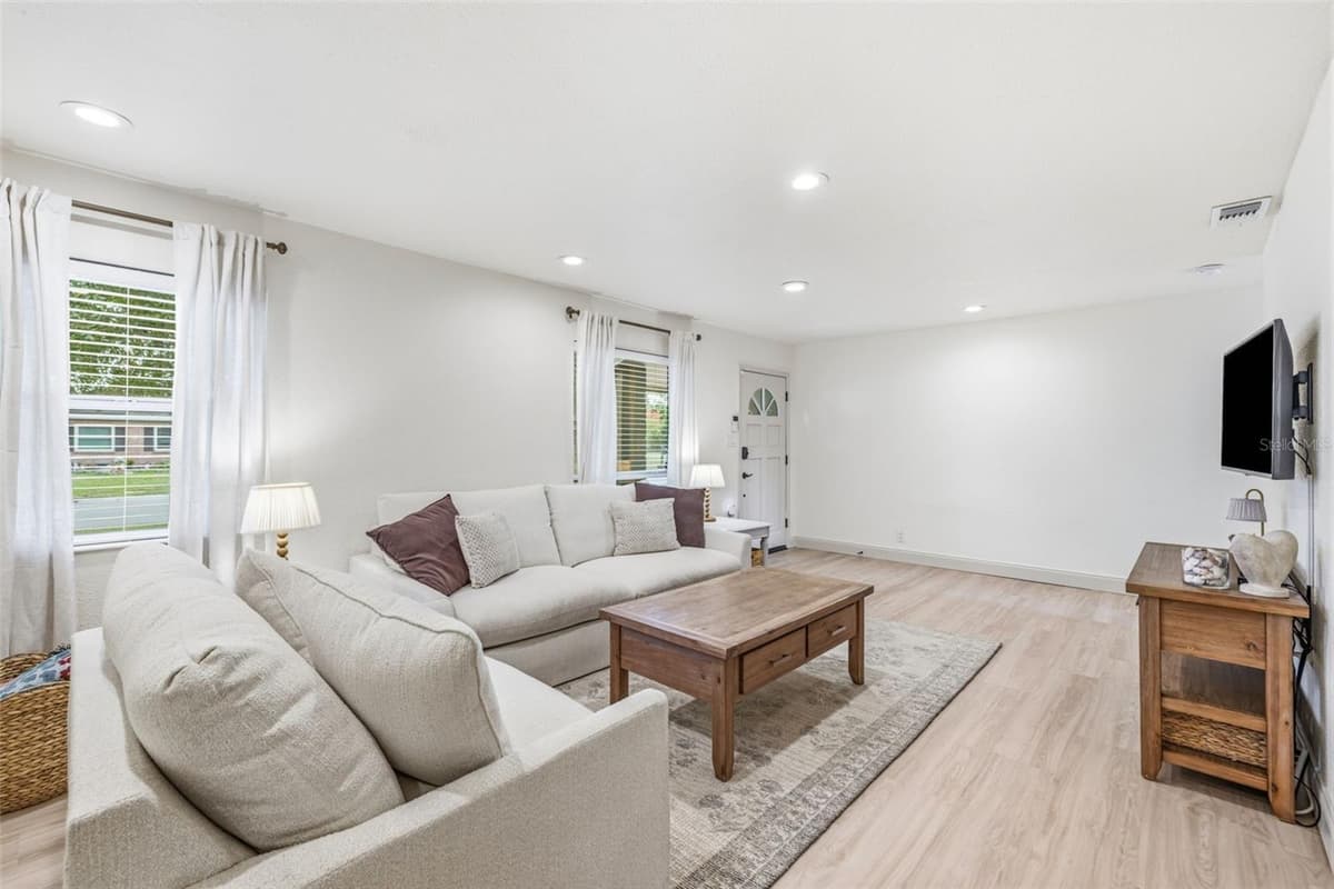 3913 WALLACE AVENUE — photo 7 of 25