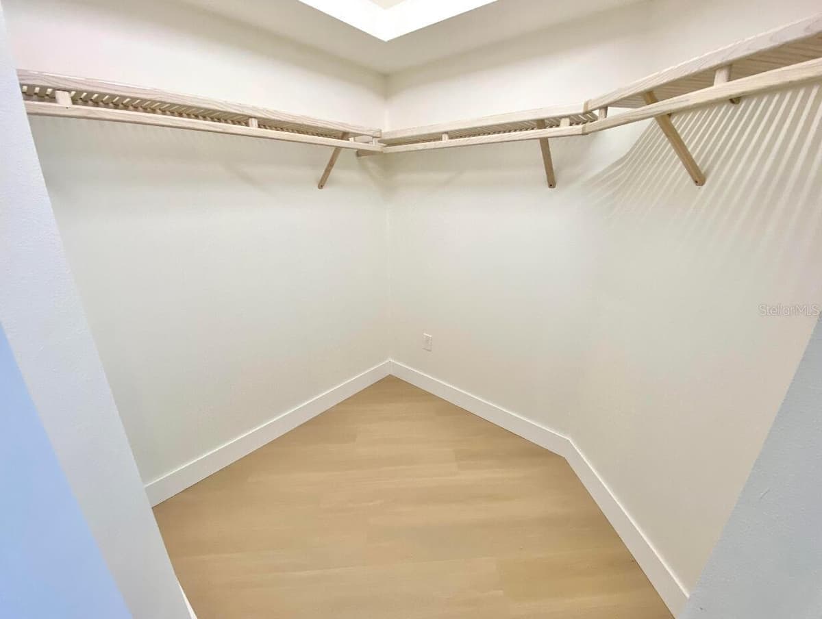 7468 ROXYE LANE — photo 16 of 64