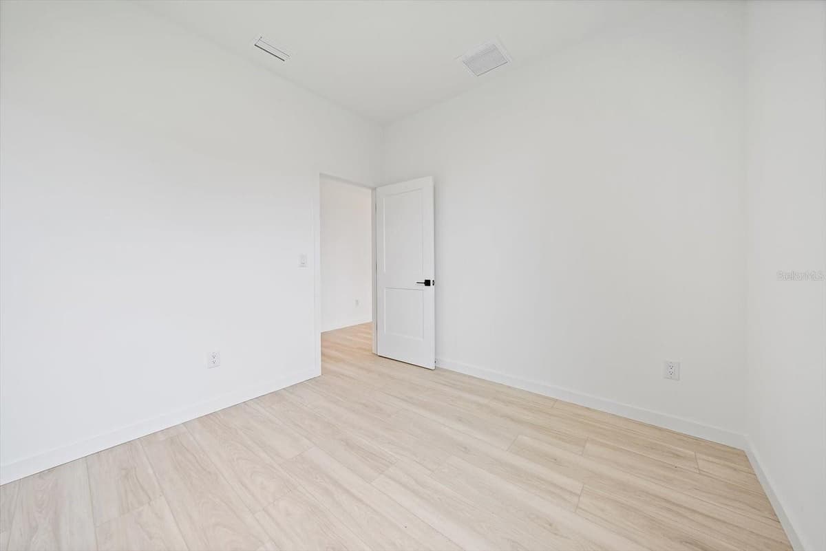 3938 ASCOT DRIVE — photo 9 of 29